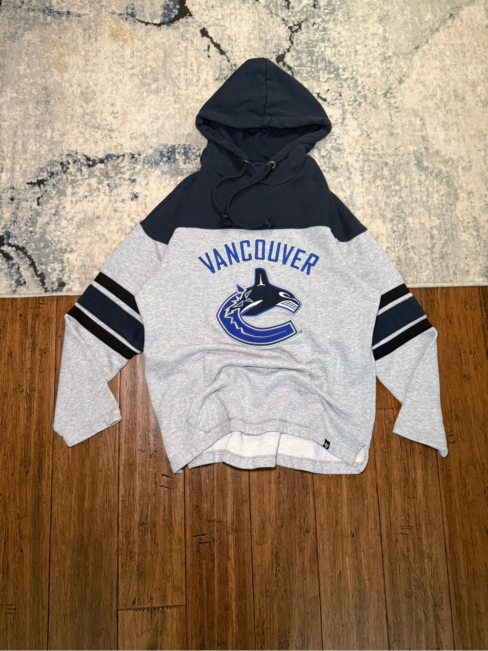 Vancouver Canucks ’47 Brand Colorblock Pullover Hoodie – Size Small